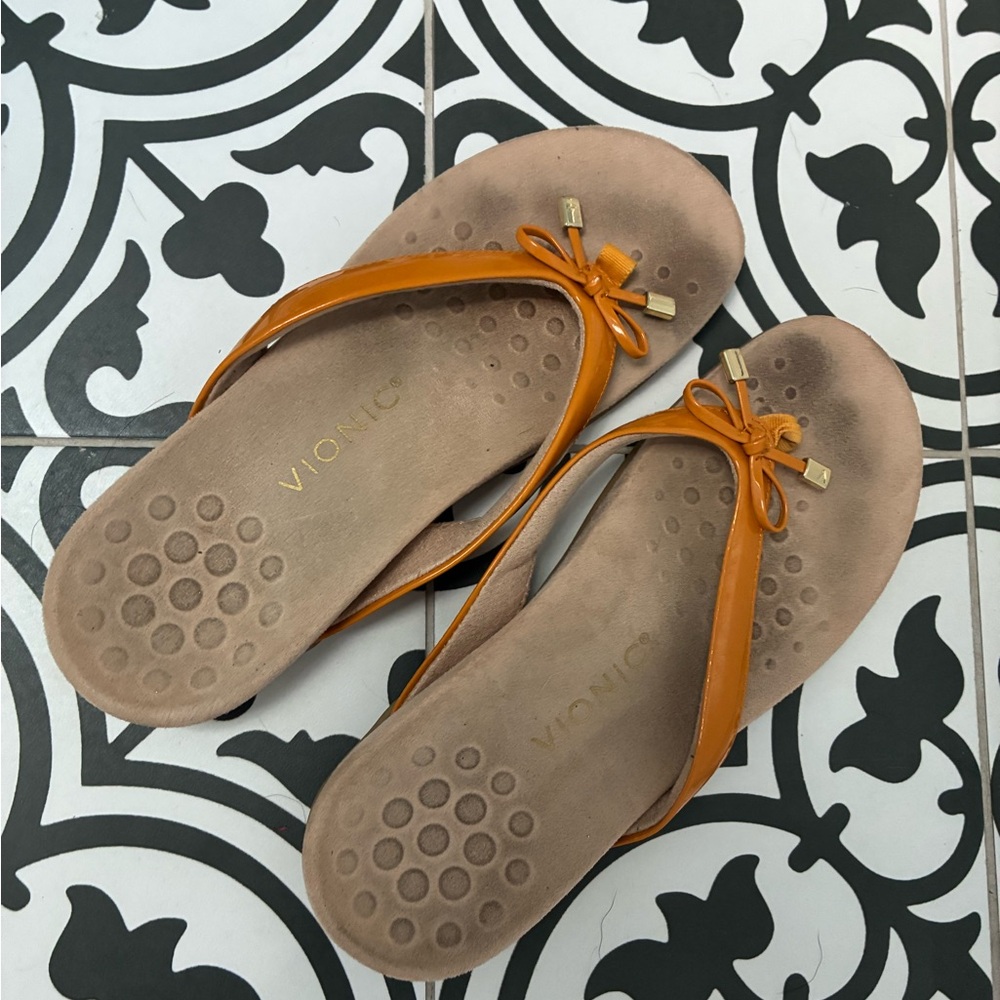 Vionic Women's Tan and Orange Sandals